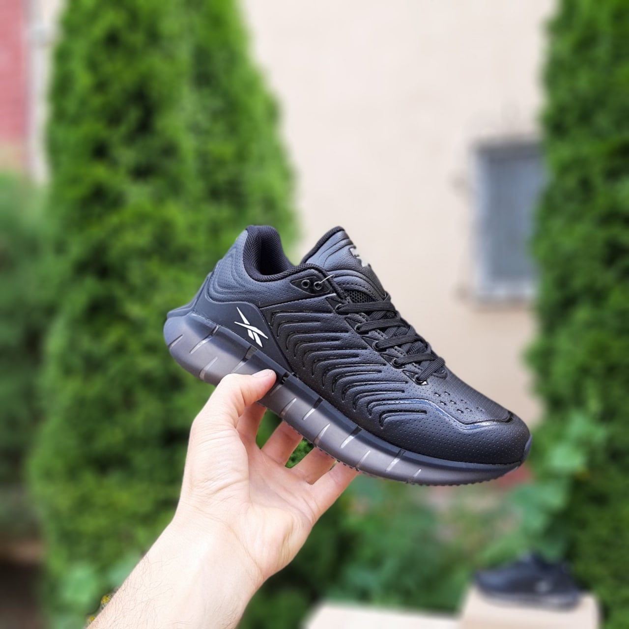 Кроссовки Reebok Zig Kinetica черные с белым мужские демисезонные повседневные на шнуровке спортивная обувь