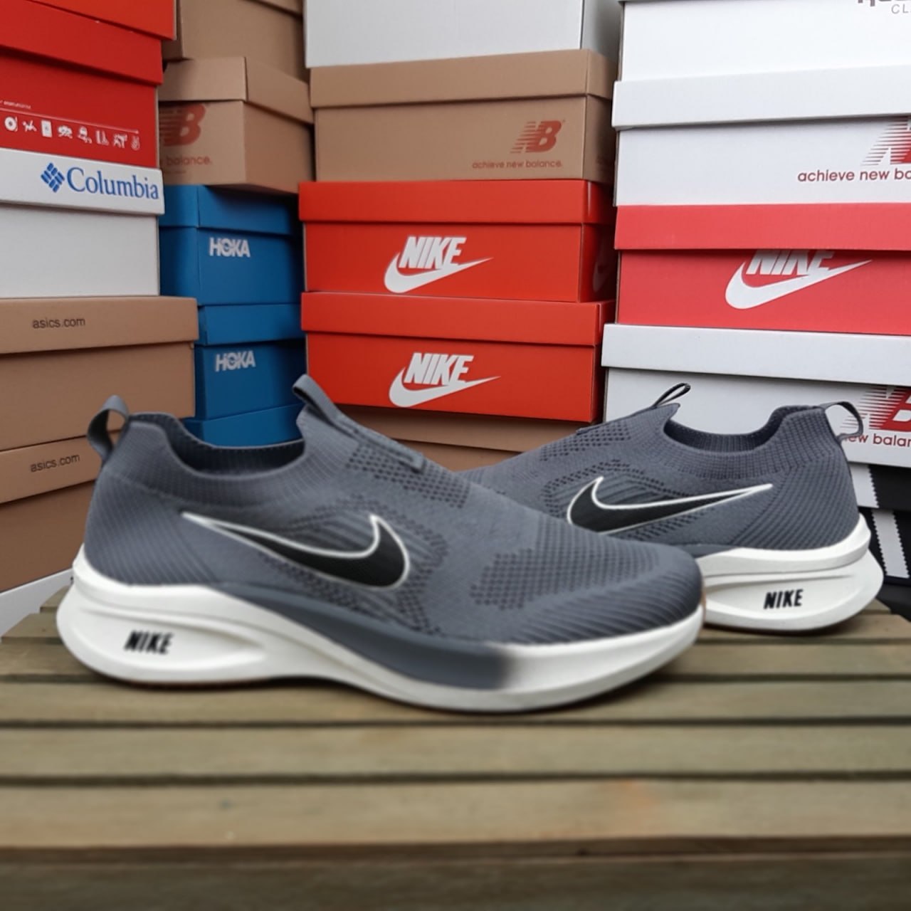 Nike FREE Run тапкі мокасіни сліпони темно серые для парней шлепки сланцы