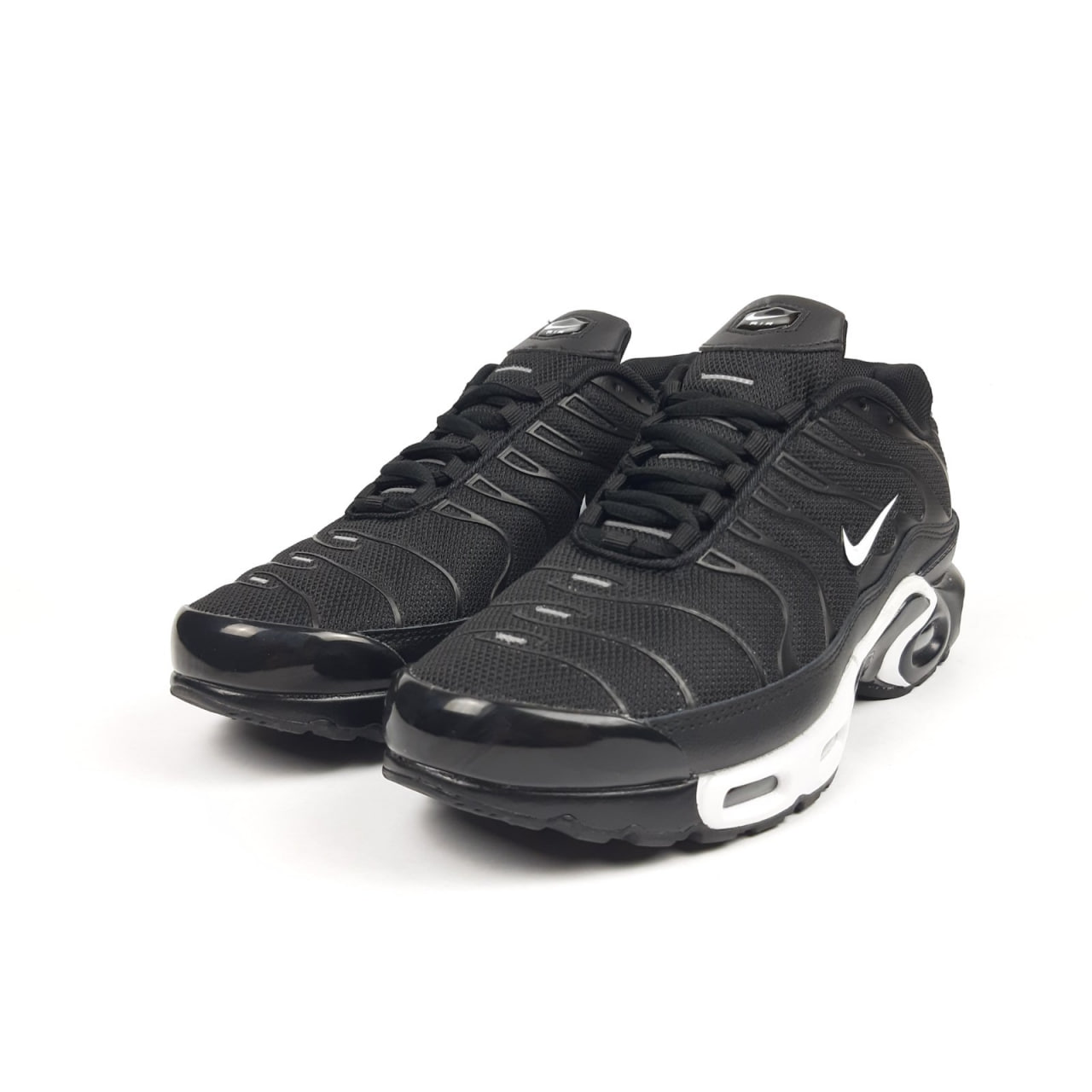 Nike Air Max Plus Sneakers TN Black White черные с белым на шнуровке для долгих прогулок кроссы
