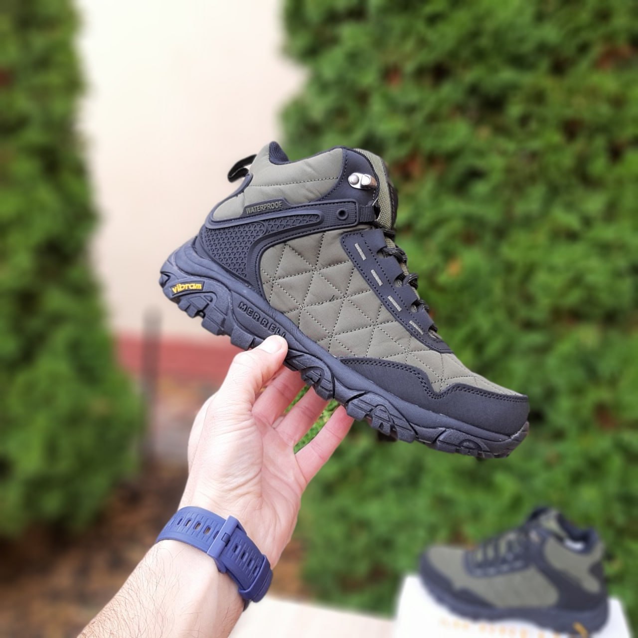 Кроссовки Merrell Tracking высокие резиновые цвета хаки зимние повседневные на шнуровке спортивная обувь