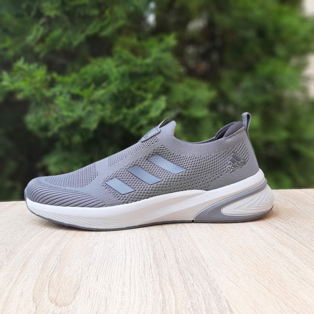 Adidas Slip-on Lite Flow тапкі мокасіни сліпони темно серые с сірим на летний сезон шлепки сланцы