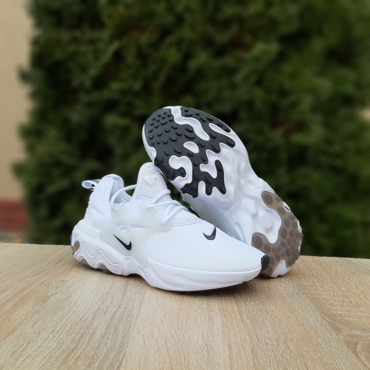 Кроссовки Nike React PRESTO белые с чорним женские текстильные демисезонные повседневные спортивная обувь